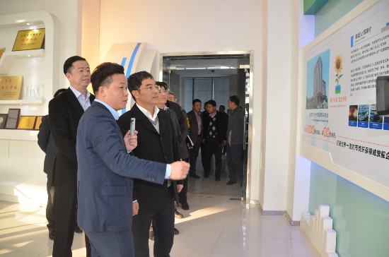 镇江市委副书记,市长张叶飞莅临太阳能镇江公司参观调研